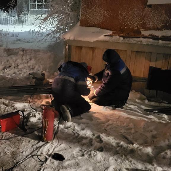 Холодную воду подали в 17 деревянных домов в якутском поселке Светлый