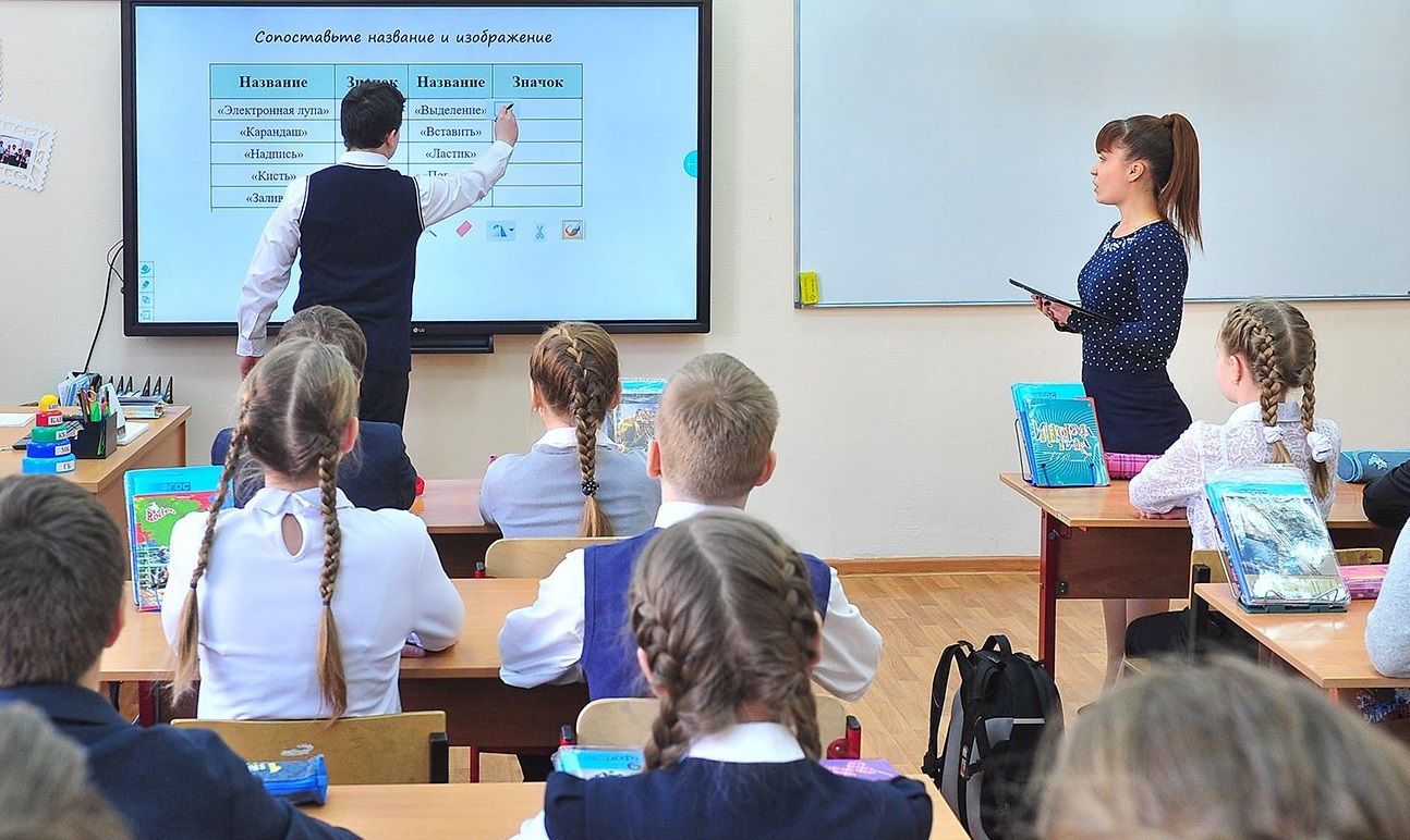 50 педагогов Якутии трудоустроились по программе «Земский учитель» с момента запуска программы