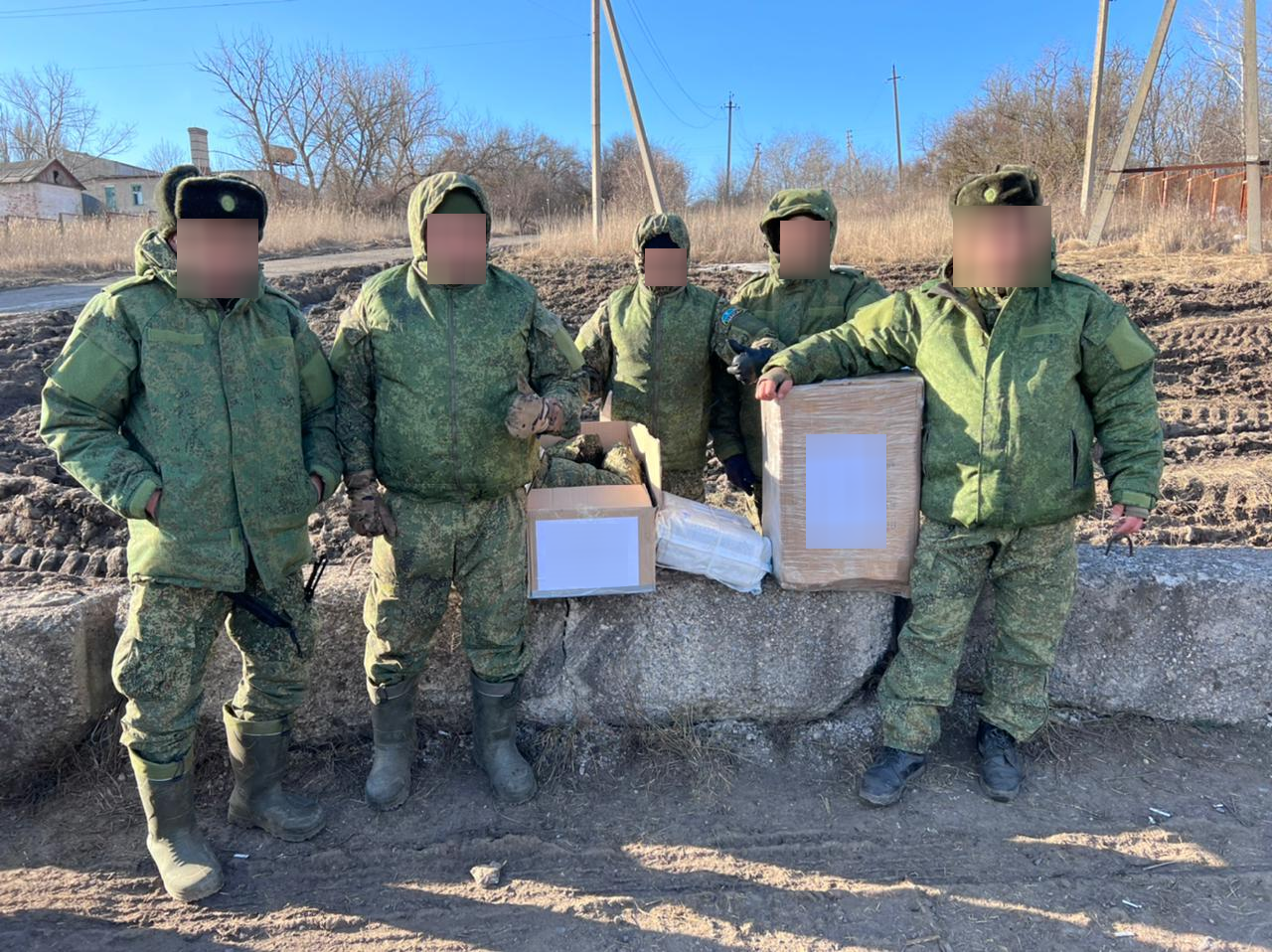 Якутским военнослужащим на Запорожском направлении доставили посылки из региона