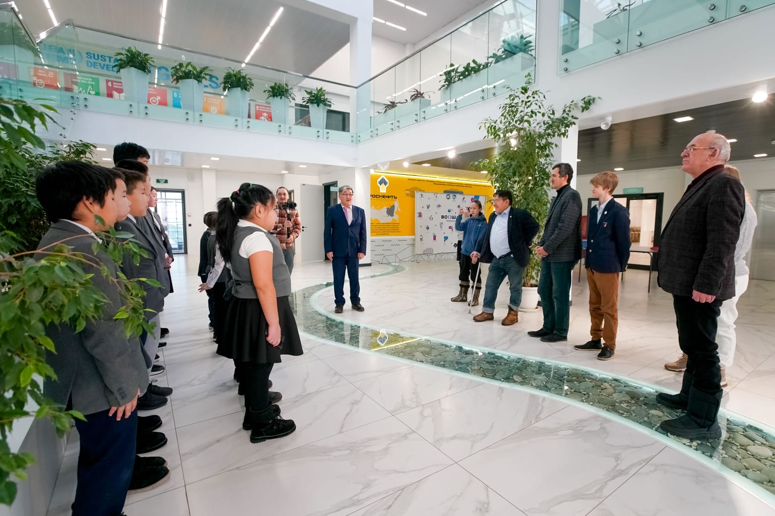 Гроссмейстеры посетили Малую академию наук в якутском Чапаево