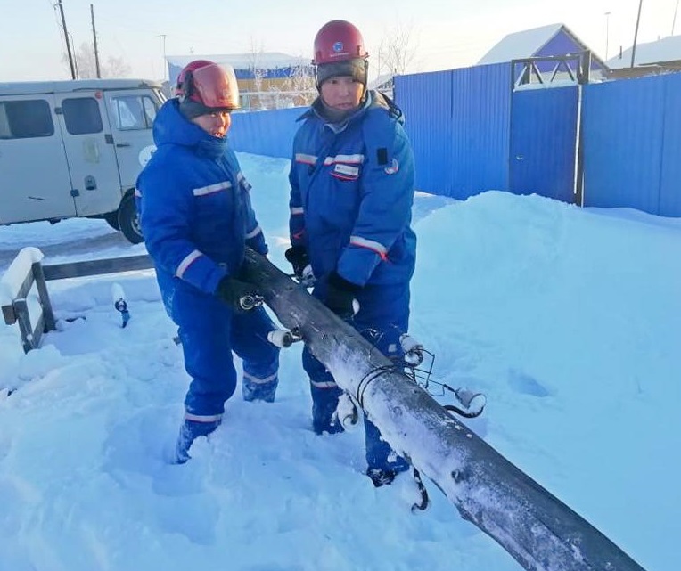 Неосторожное вождение стало причиной ограничения электроснабжения в двух районах Якутии на выходных