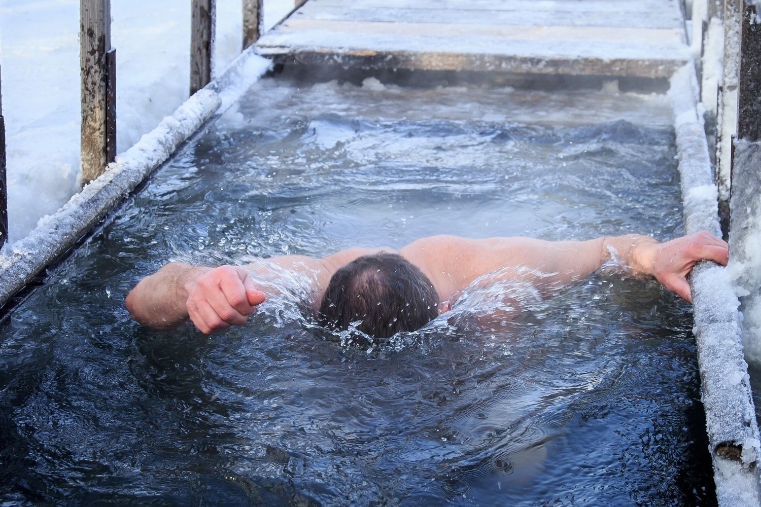 Якутский врач предупредил об опасных действиях при Крещенских купаниях