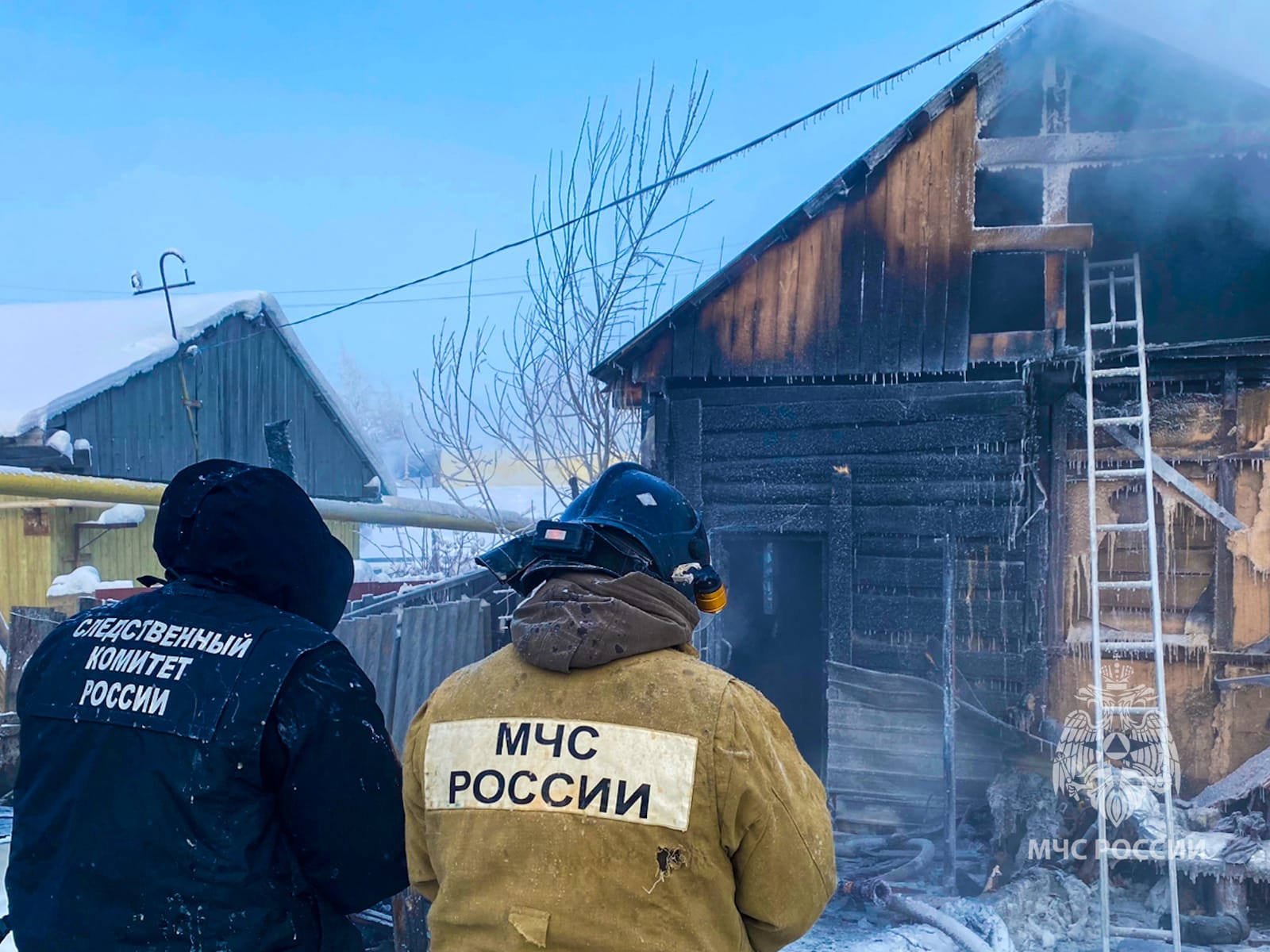 Три человека погибли при пожаре в жилом доме в селе Майя в Якутии