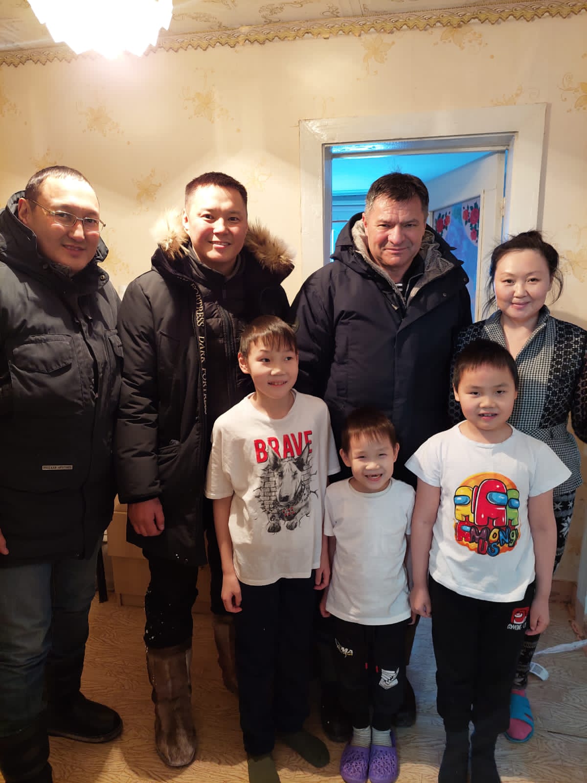 Андрей Тарасенко встретился с семьей военнослужащего в Булунском районе