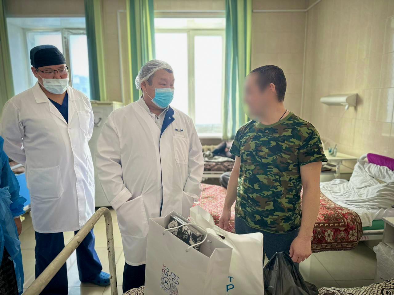 Дмитрий Садовников встретился с проходящими реабилитацию участниками СВО из Якутии