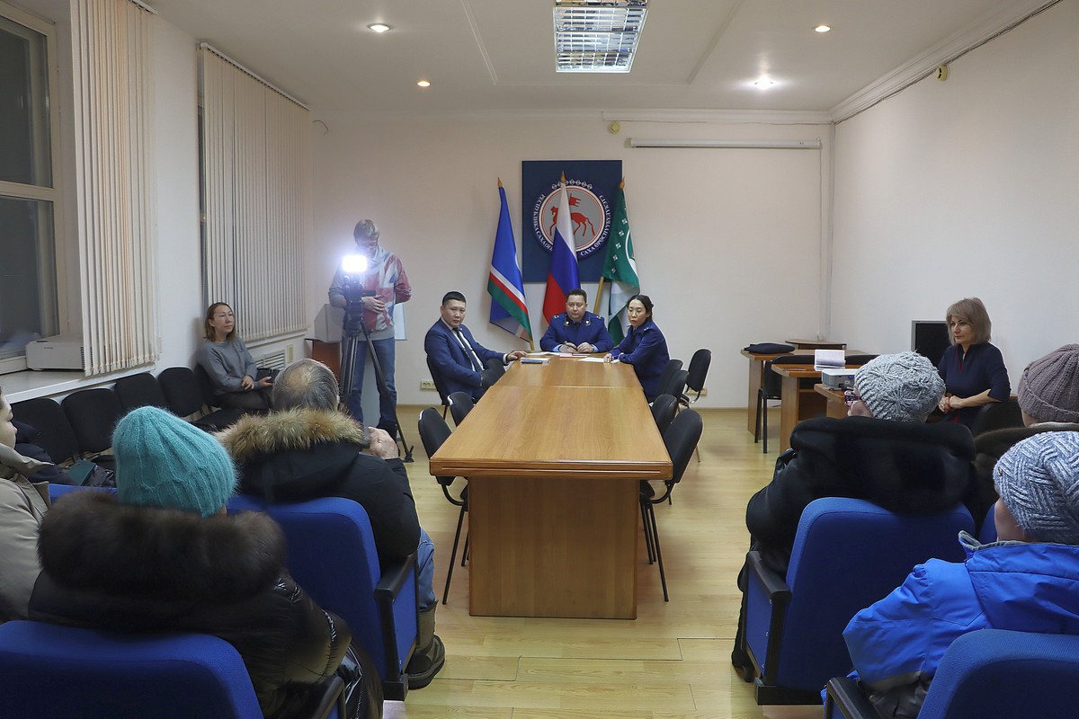 Встречу с семьями мобилизованных провели в администрации Ленского района Якутии