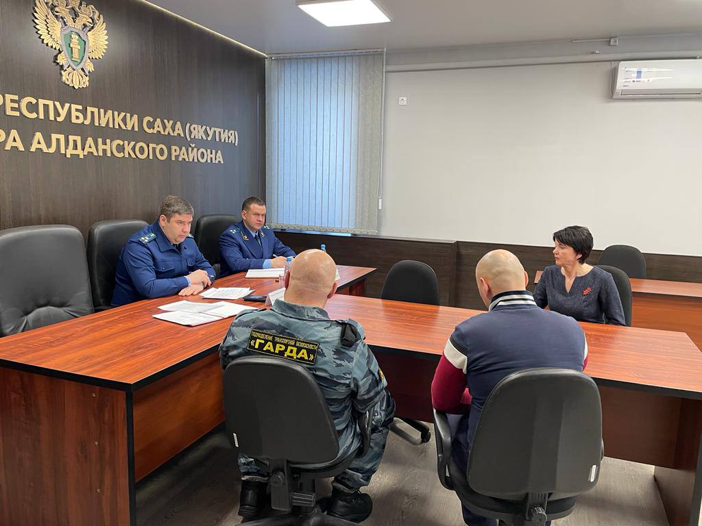 Прокурор Якутии провел личный прием граждан в Алданском районе республики