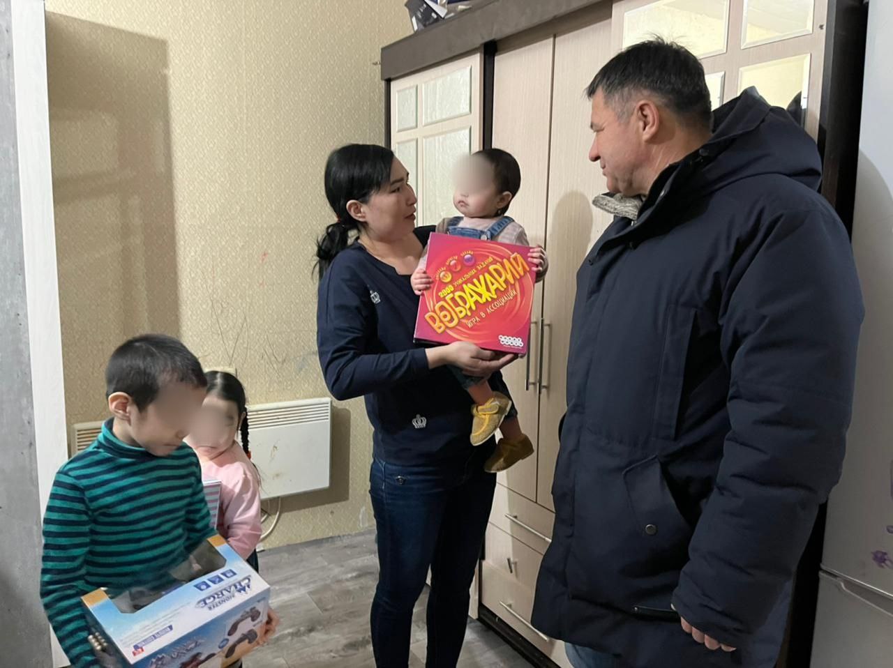 Андрей Тарасенко встретился с семьей якутского военнослужащего в Тикси  