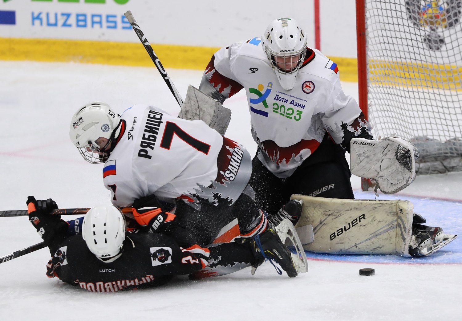 Якутские хоккеисты проиграли в матче против команды ДФО