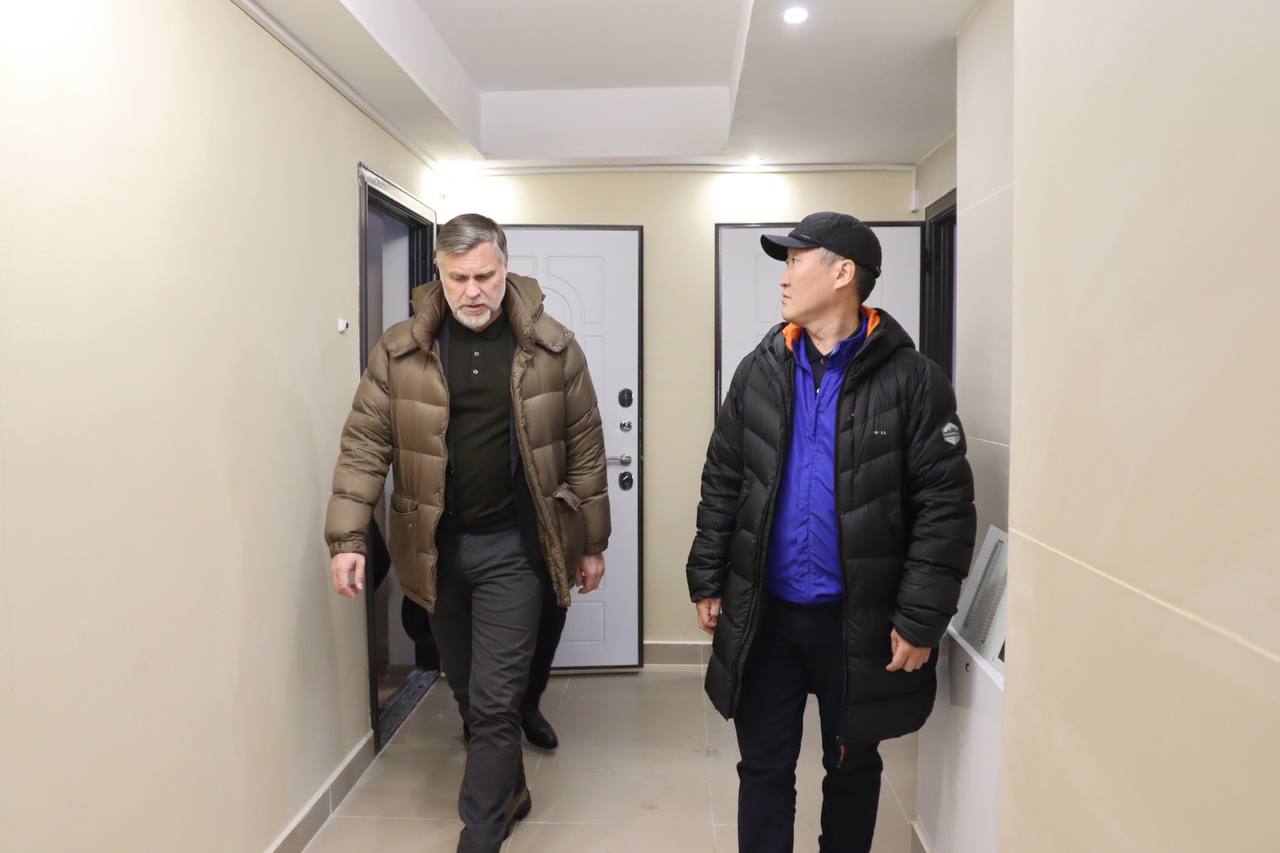 Вице-премьер Якутии Кирилл Бычков проверил ход реализации программы переселения в Горном районе