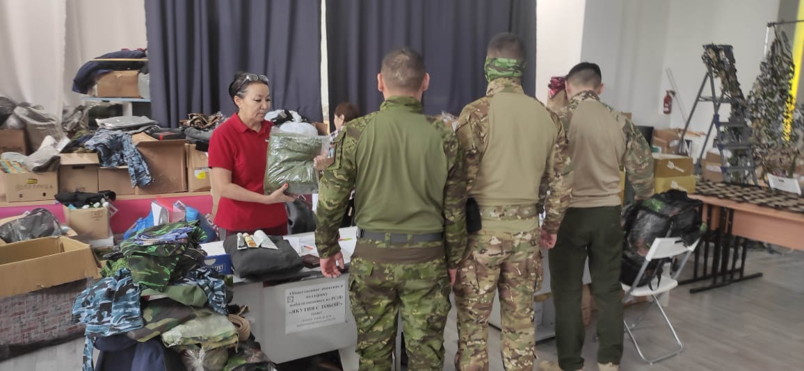 Военнослужащих из Якутии продолжают обеспечивать экипировкой