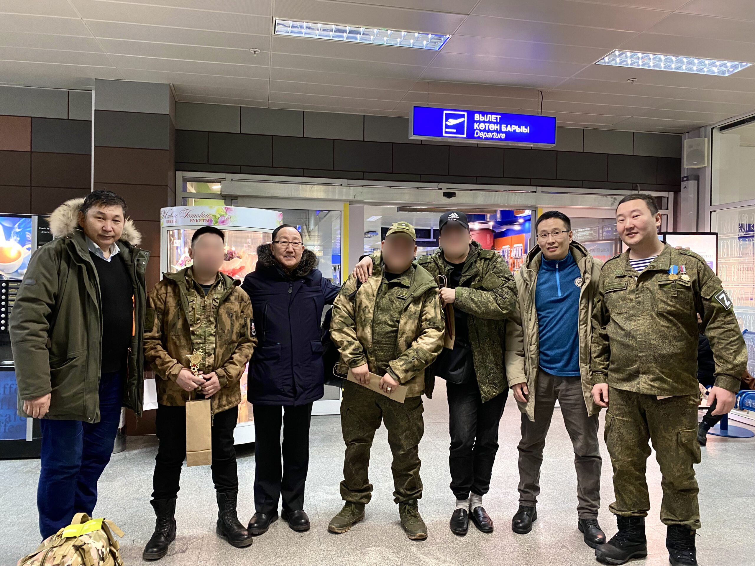 Еще трех бойцов, вернувшихся из зоны СВО, встретили в Якутске