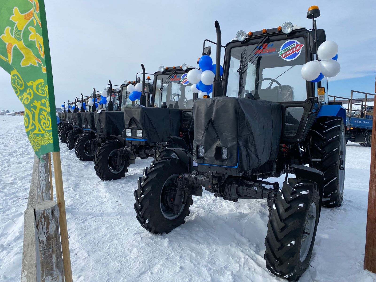 11 тракторов в День коневода-табунщика получили аграрии Якутии