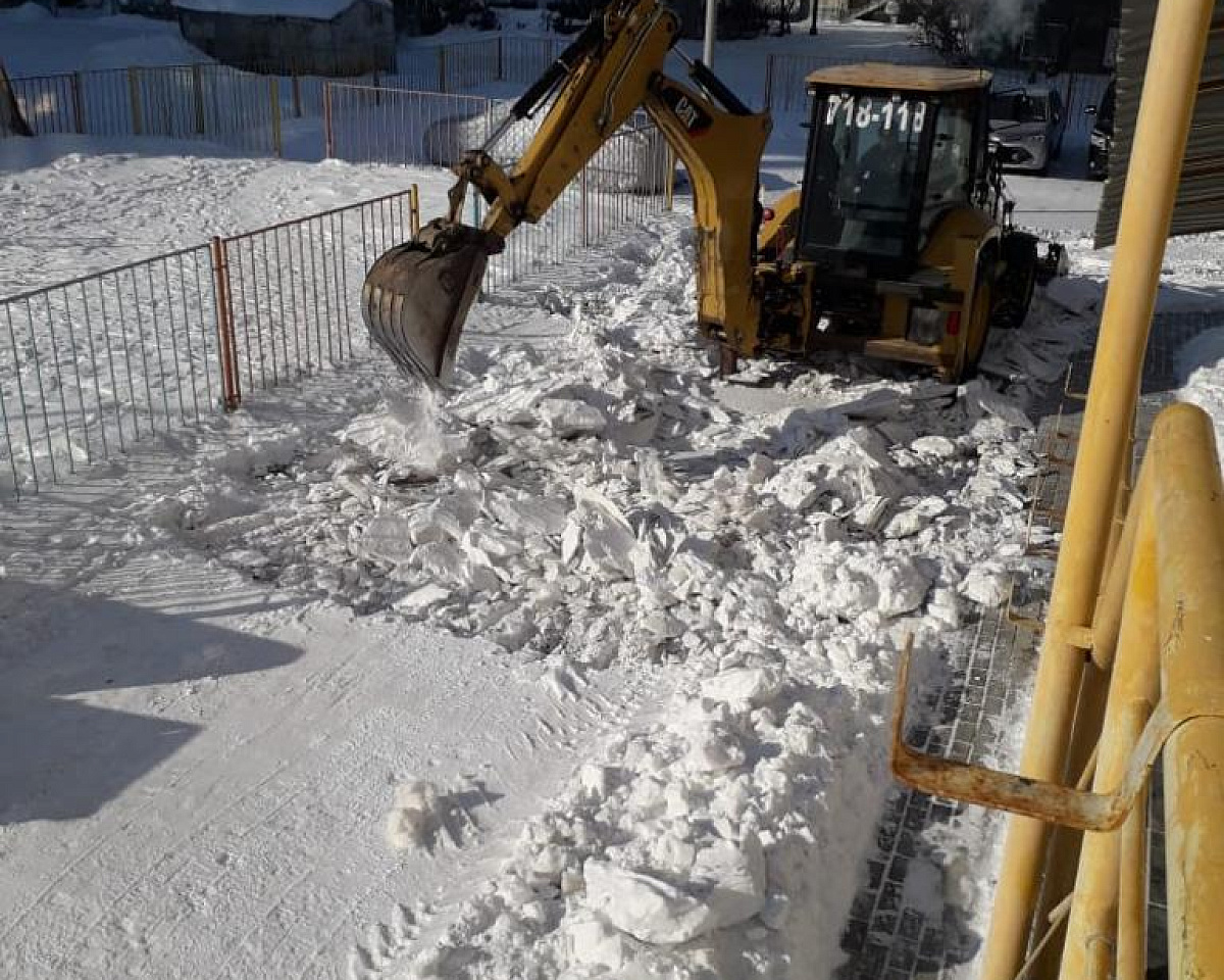 Более 570 тысяч кубометров снега убрали в Якутске с начала зимы
