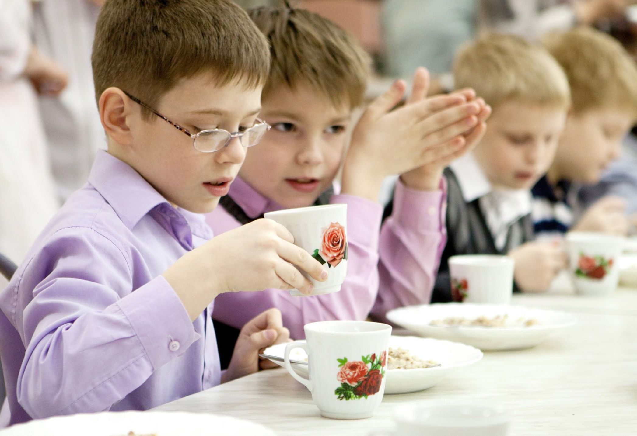 Более 63,5 тыс учащихся начальных классов получают бесплатное горячее питание в Якутии 