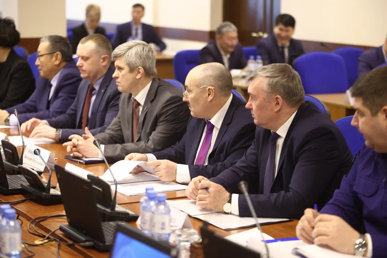 Глава Якутии провел заседание Комиссии по координации работы по противодействию коррупции   