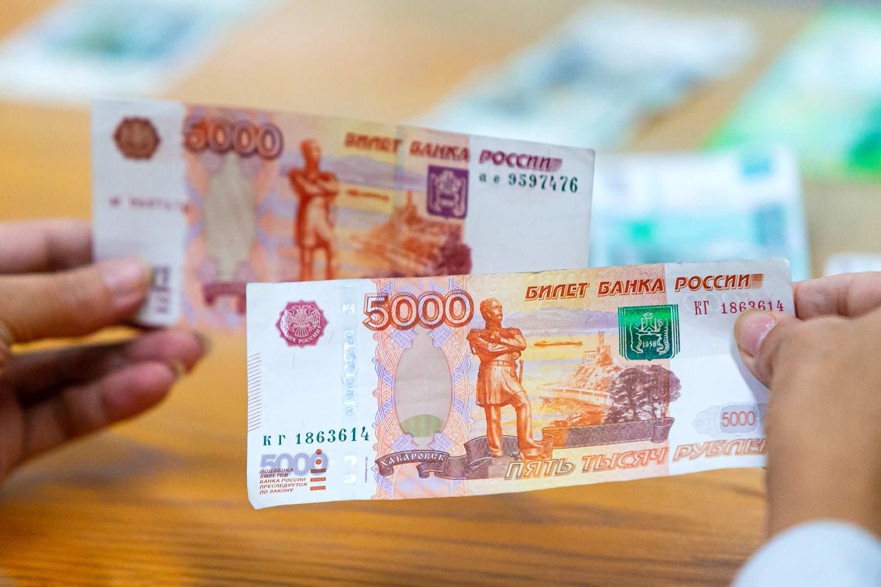 Десять поддельных банкнот выявили в Якутии за 2022 год