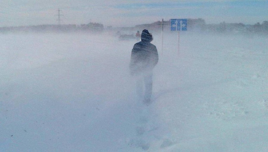 Порывистый ветер и метель ожидаются в двух районах Якутии 3 марта