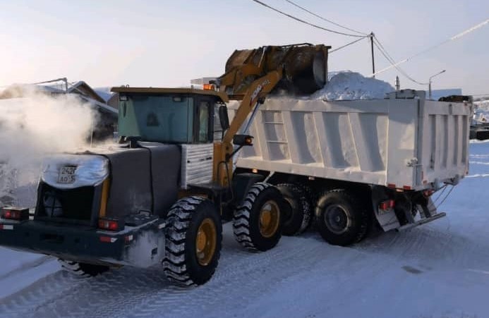 Более шести тысяч кубометров снега очистили в Сайсарском округе Якутска