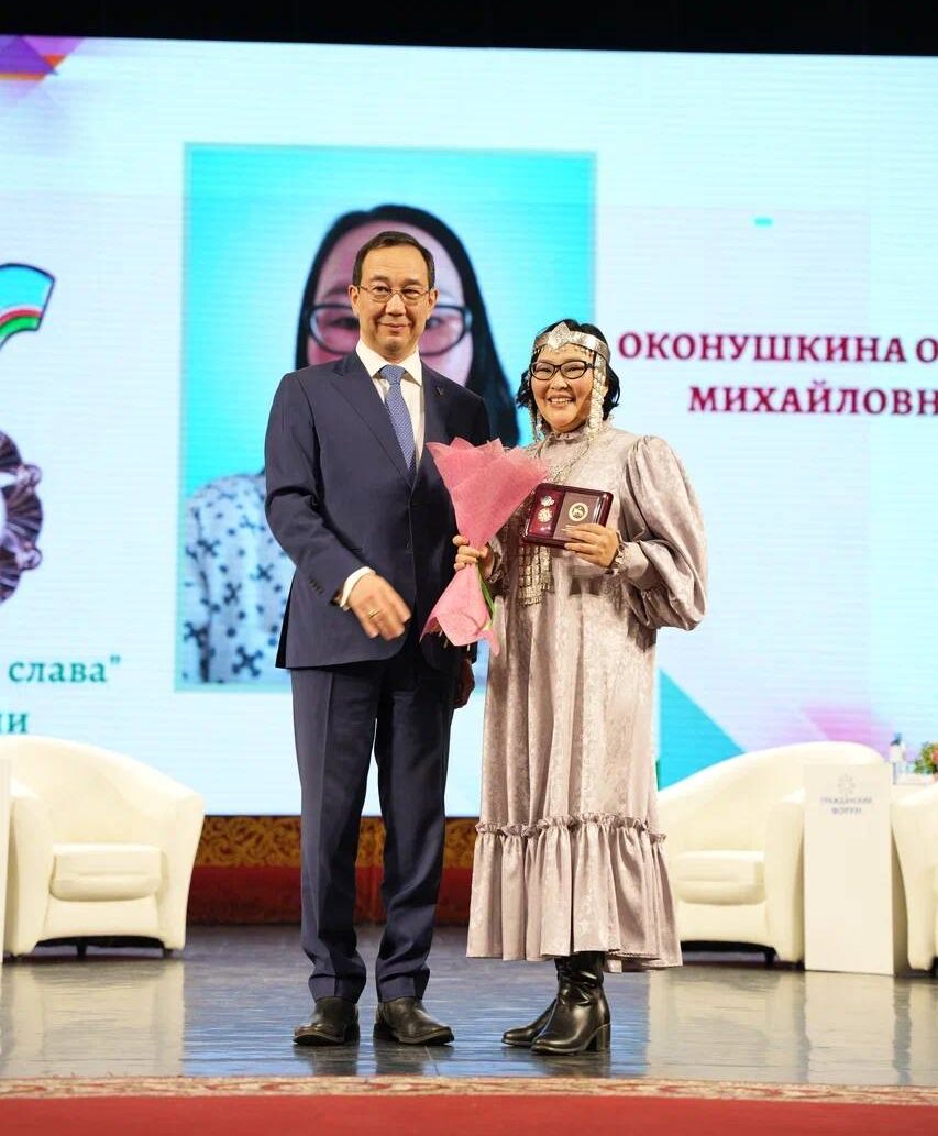 Глава Якутии вручил государственные награды многодетным матерям