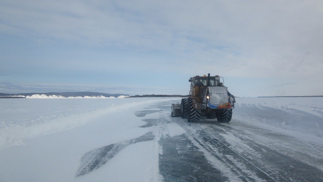 Дорожники готовятся сильным ветрам и снегопадам в ряде районов Якутии