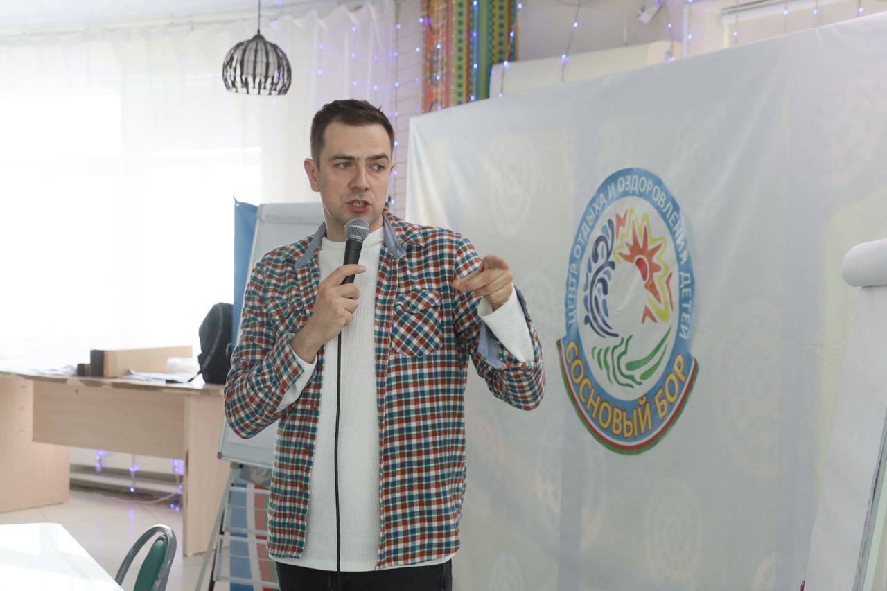 Телеведущий Денис Полунчуков прибыл в Якутск для участия в «Муус устар»