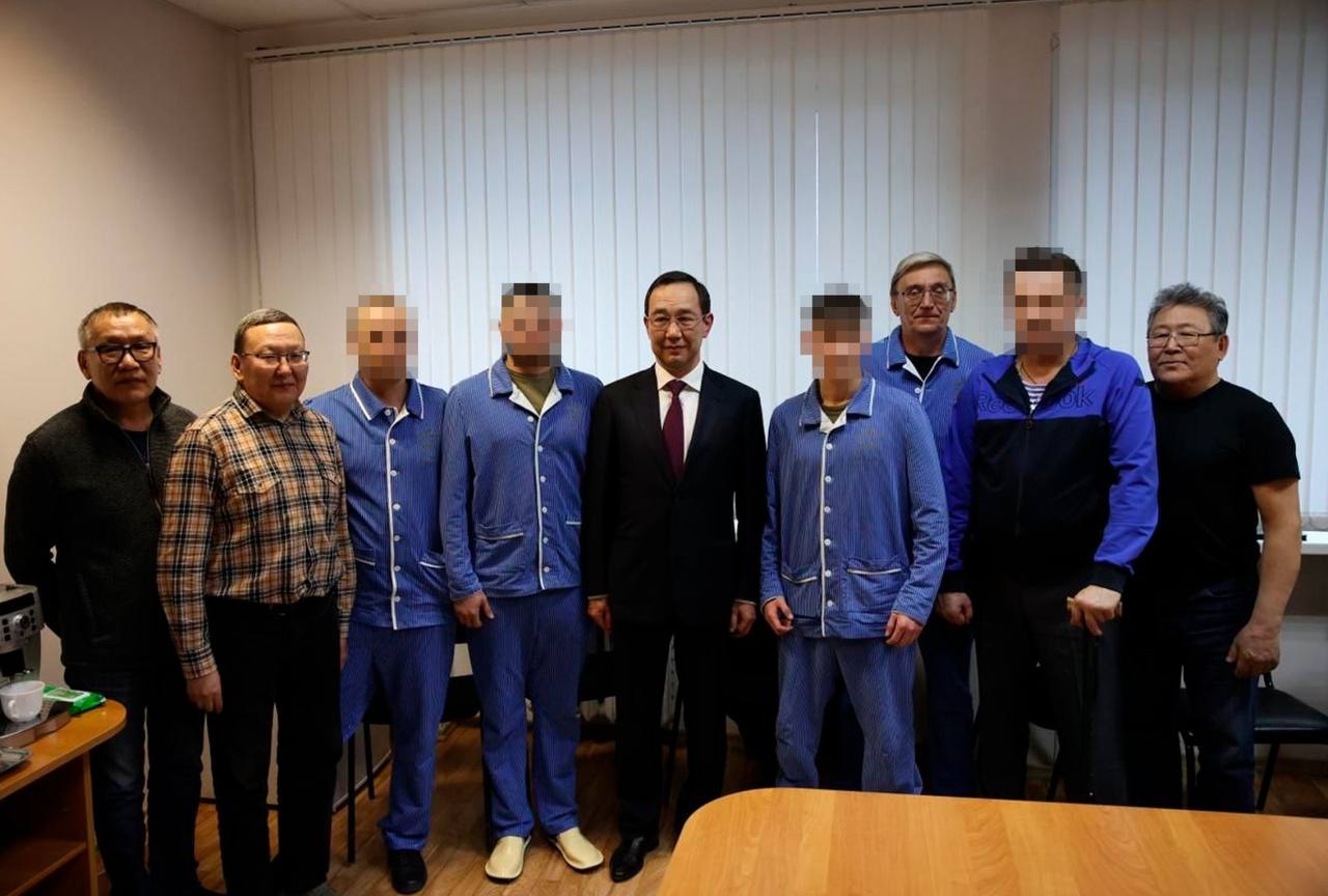 Глава Якутии навестил проходящих лечение участников СВО в Приморском крае