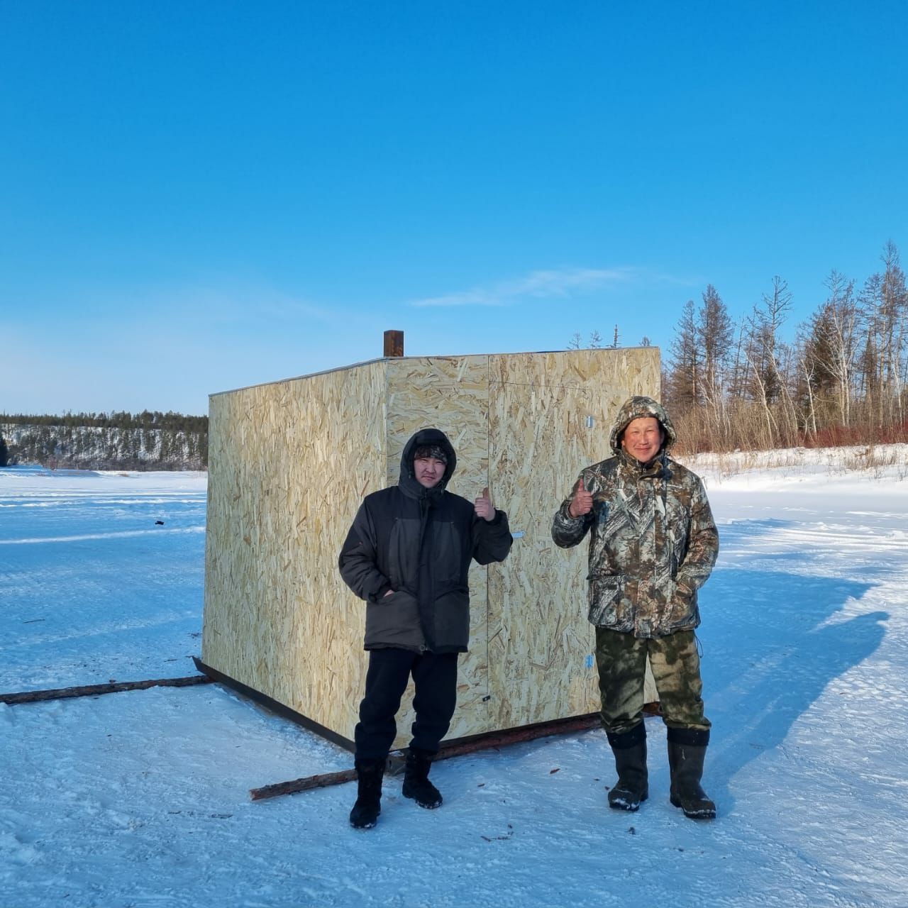 Сотрудники природного парка «Синяя» в Якутии построили передвижной дом рыбака