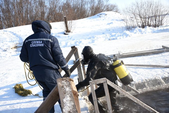Водолазы службы спасения Якутии в преддверии паводкоопасного периода провели тренировки