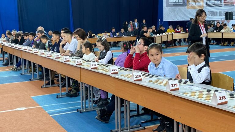 Рекорд по самому массовому сеансу одновременной игры в шашки зарегистрировали в Якутии