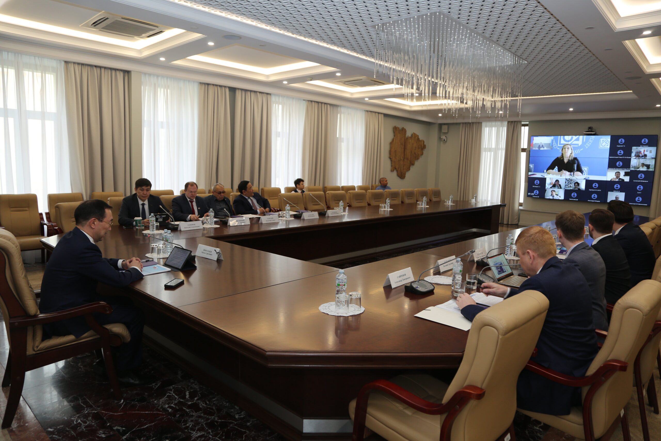 Глава Якутии провел заседание набсовета НОЦ «Север»
