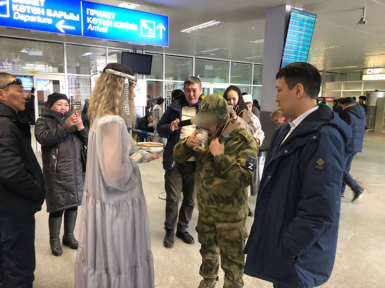 Вернувшегося из зоны СВО бойца встретили в Якутске