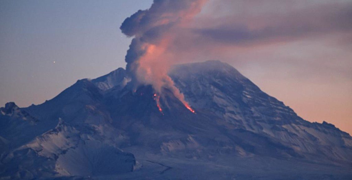 Эксперт: Вулкан Шивелуч на Камчатке будет извергаться продолжительное время