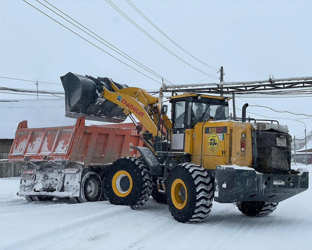 Более 8,2 тыс кубометров снега вывезли в Якутске за сутки