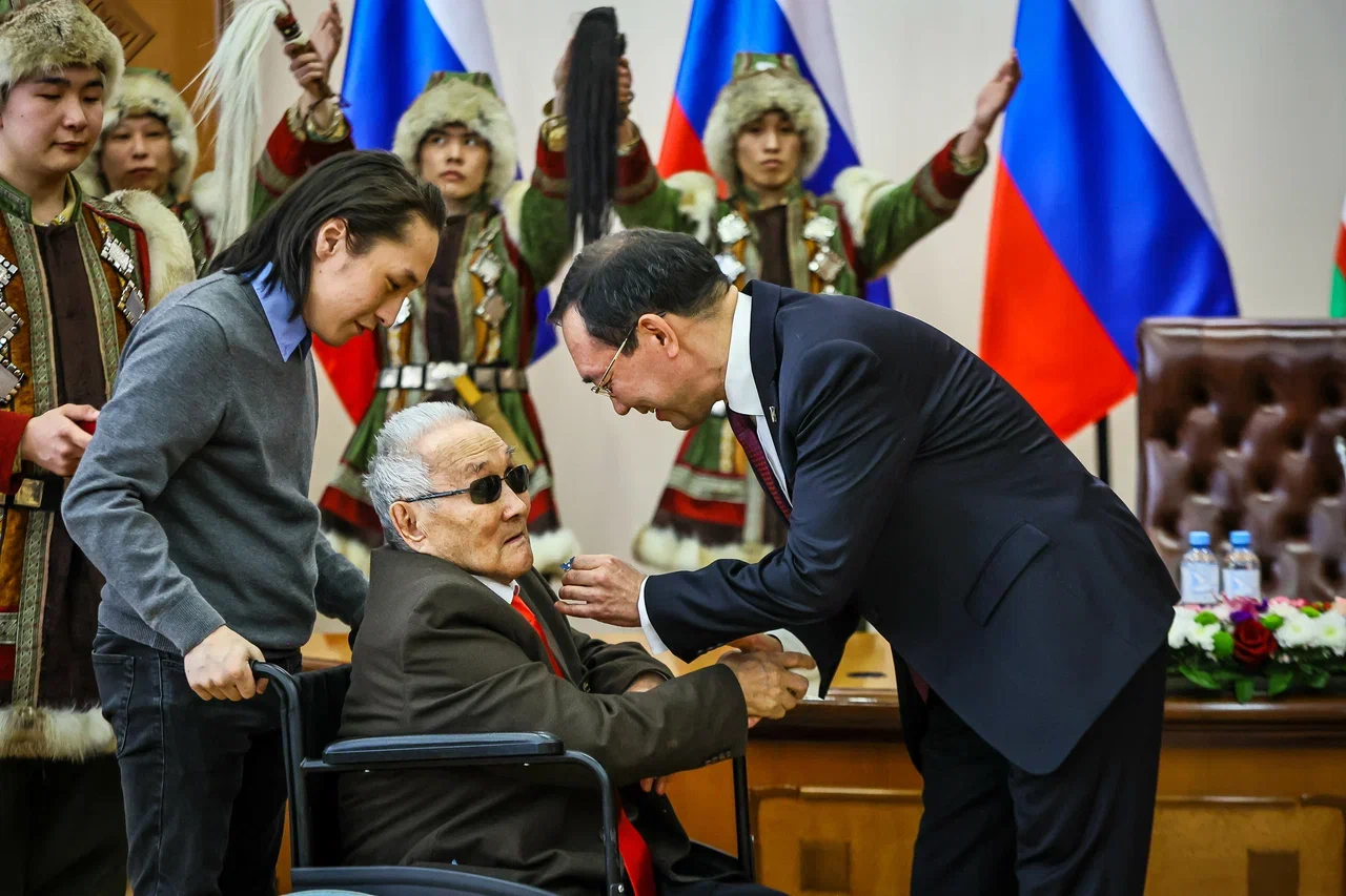 Более 40 жителям Якутии вручили государственные награды
