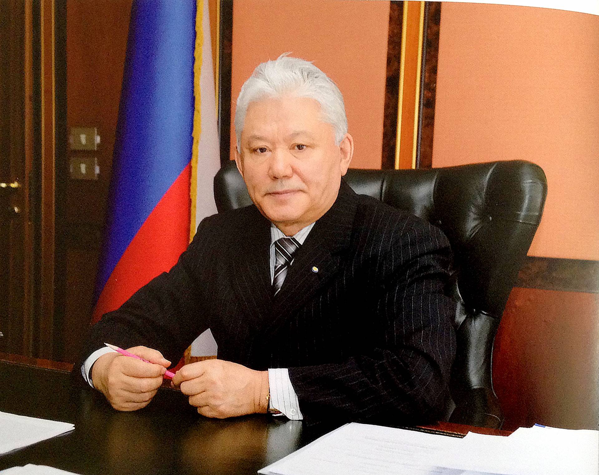 Михаил Николаев поздравил якутян с Днем республики