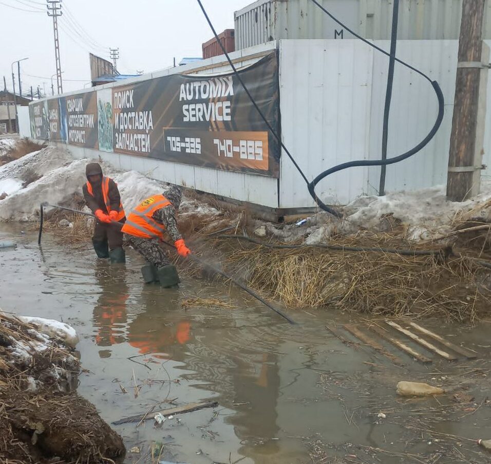 Дополнительную технику и рабочую силу выделят для пропуска талых вод в Якутске