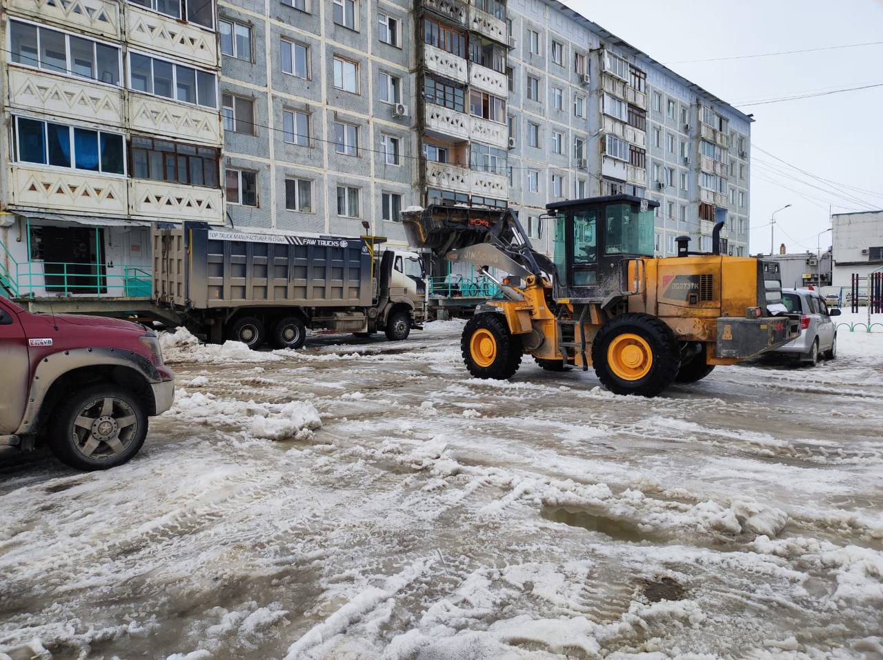 Около семи тысяч кубометров талой воды откачали за сутки в Якутске