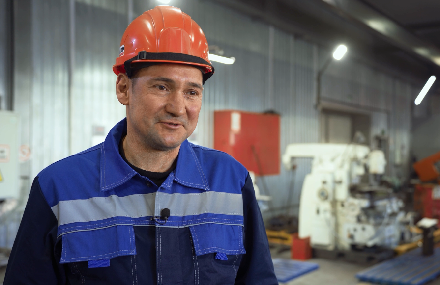 Токарь ремонтно-производственной базы «Колмар» Игорь Бруев номинирован на премию «Человек труда» в Якутии