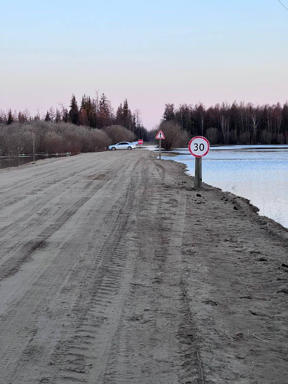 Работы по восстановлению размытых участков дорог проводят в Якутии