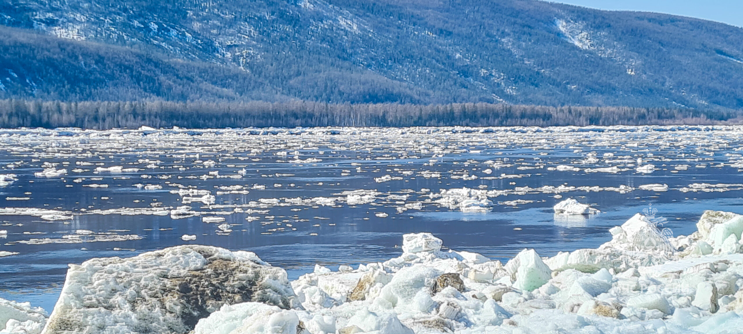 Ледоход на реке Лене проходит на территории трех районов Якутии