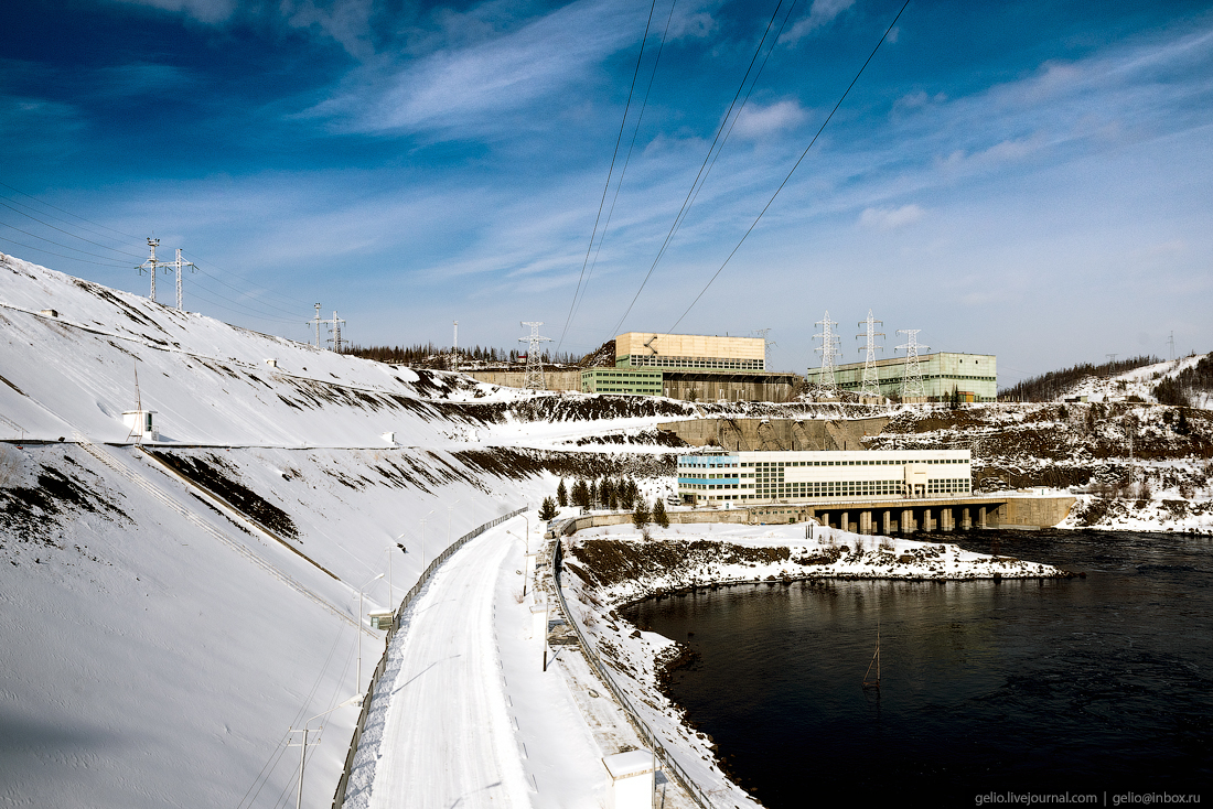 Сегментный затвор водосброса открыли на Каскаде Вилюйских ГЭС в Якутии