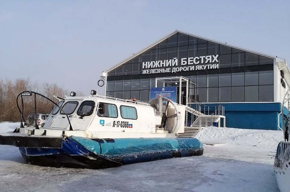Движение судов на воздушной подушке через реку Лену временно ограничили в Якутии