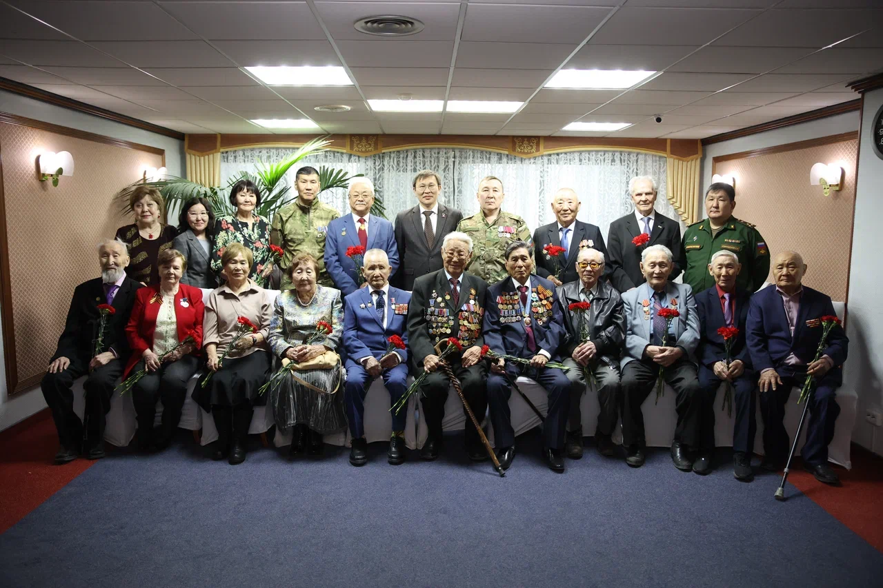 Ветеранов войны и тыла в администрации правительства Якутии поздравили в столице региона    