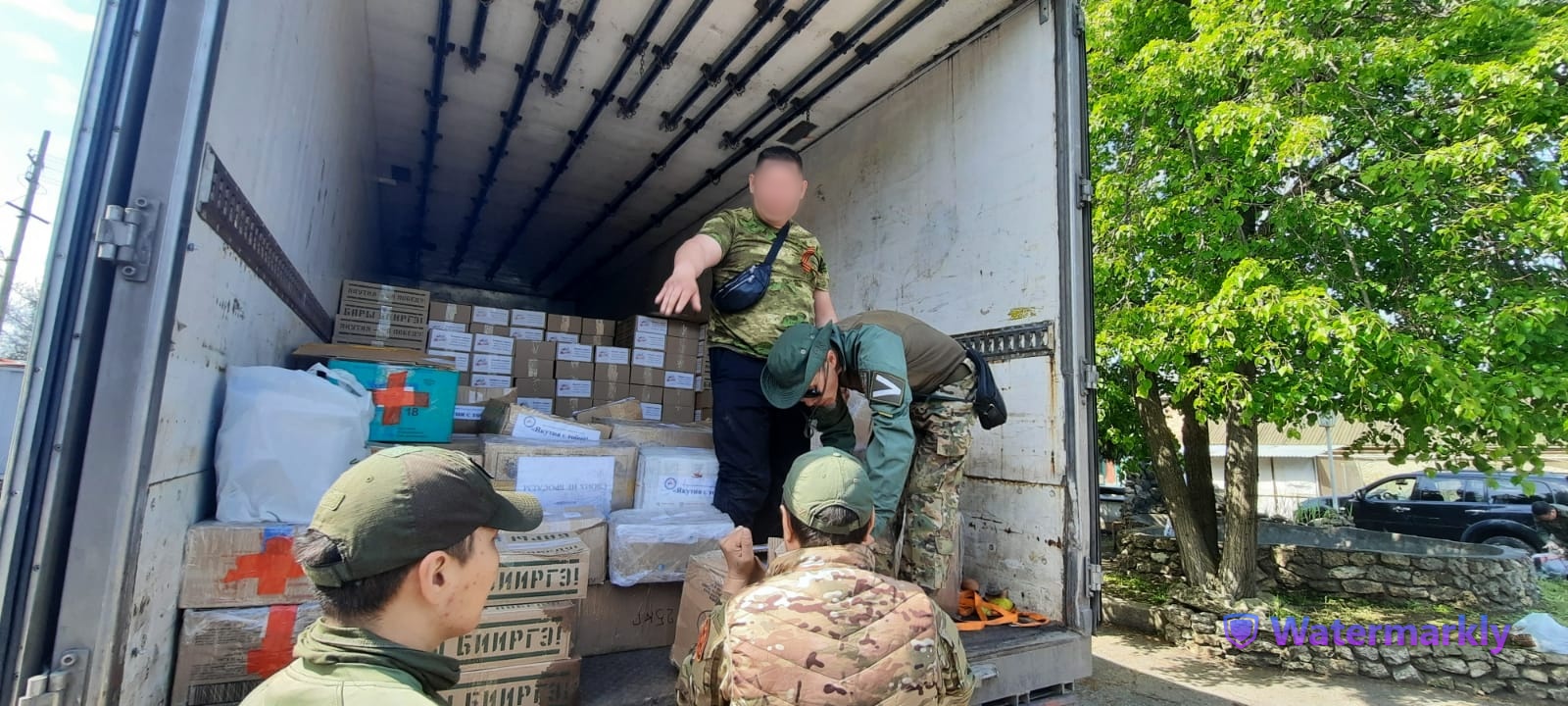 Опорные пункты Якутии в ДНР доставили подарки бойцам СВО