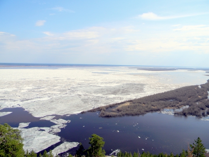 Ледоход на Лене достиг территории Намского и Усть-Алданского районов Якутии