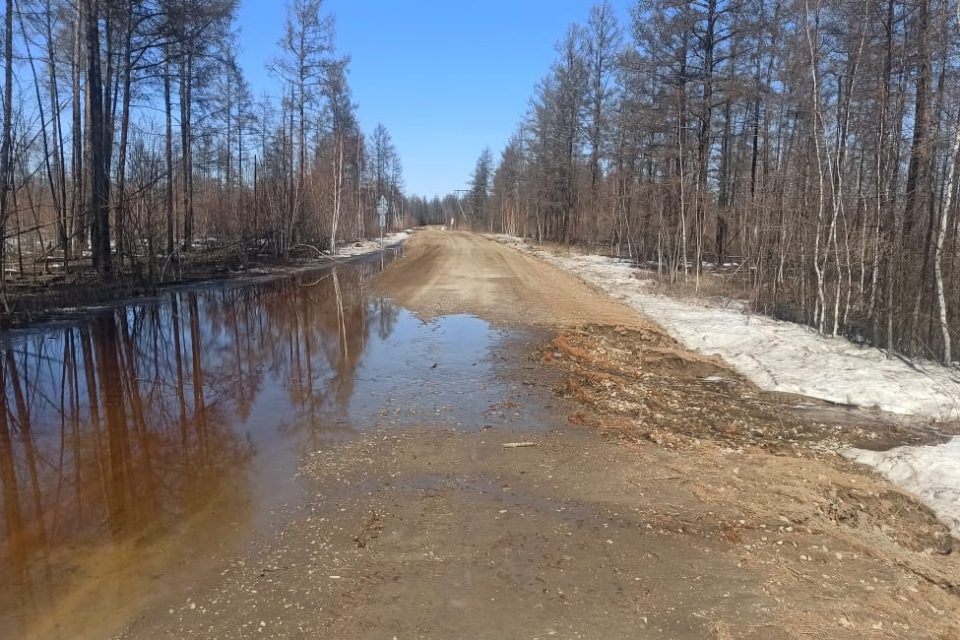 Восстановительные работы продолжаются на дорогах «Кобяй» и «Мюрю» в Якутии