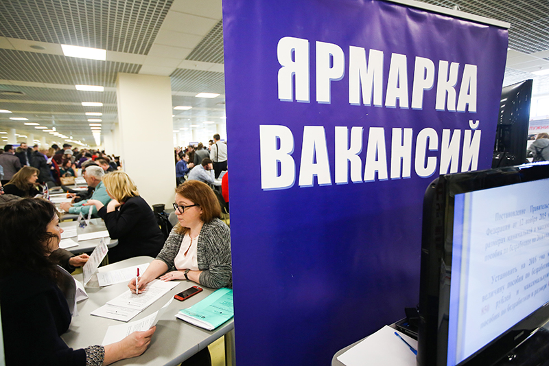 Ярмарки вакансий, семинары и дни открытых дверей: в Якутии проходит акция для борьбы с безработицей