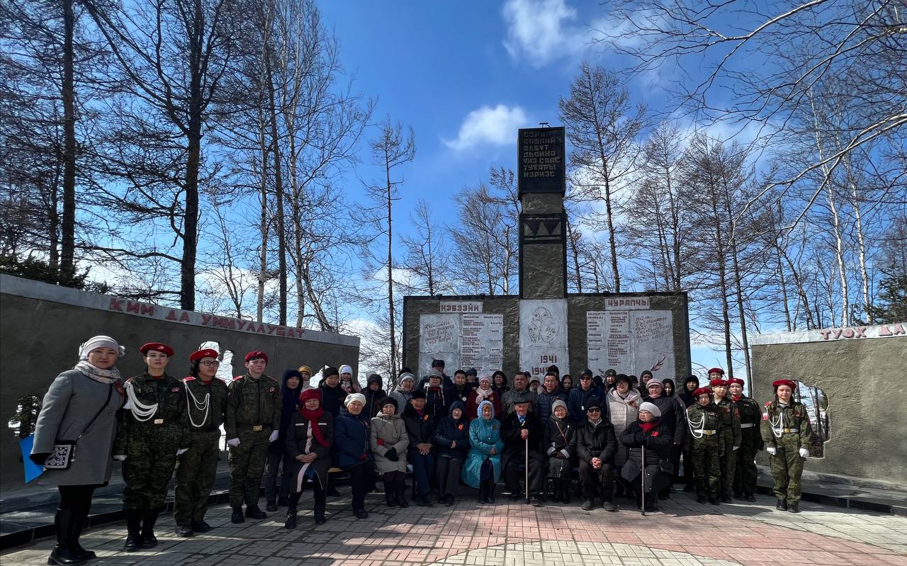 Общественность Кобяйского района провела митинг у памятника чурапчинским переселенцам