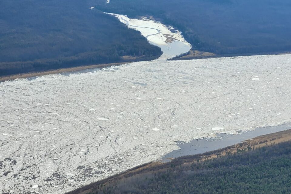 Ледоход на реке Лене продвинулся за сутки на 105 км в Иркутской области